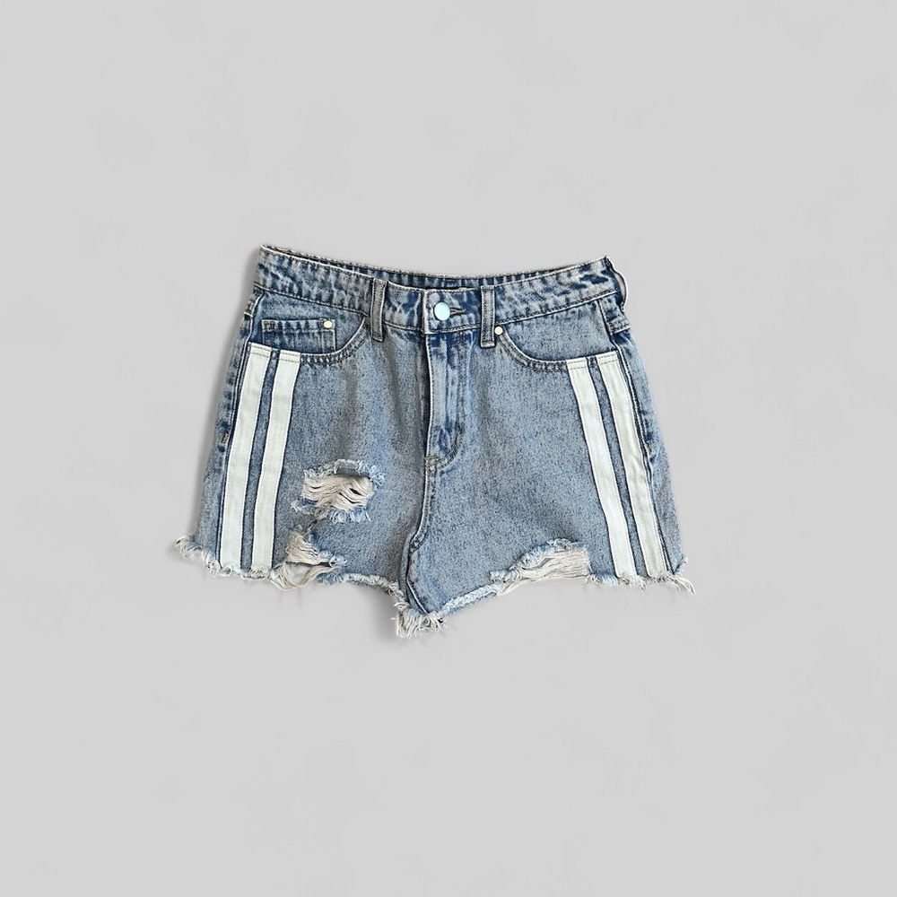 Jean shorts with strips